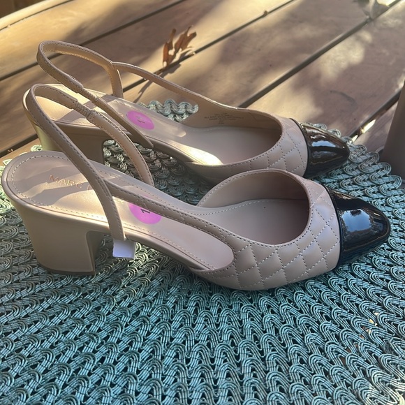 NWT size 11 Marc Fisher Slingback Pumps. Color: Natural, Black - Picture 5 of 9
